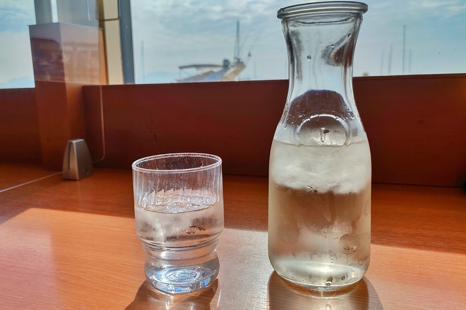 水素、ミネラルをふくむ過熱蒸気を噴射。酸化を抑制し、素材を活かした